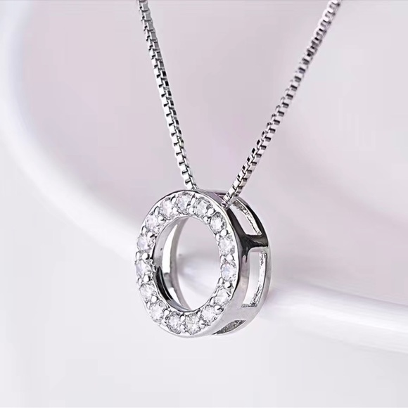 Silver Plated Shiny Zircon Circle Rings Pendant Necklace - Picture 6 of 6